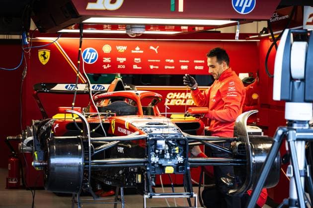 Szenen aus der Boxengasse, Ferrari USA, Formel 1 Weltmeisterschaft, Grand Prix von Las Vegas, Las Vegas Strip Circuit, Medientag, 20.11.2024 USA, Formel 1 Weltmeisterschaft, Grand Prix von Las Vegas, Las Vegas Strip Circuit, Medientag, 20.11.2024 Las Vegas Copyright: xEibner-Pressefoto ThomasxFuesslerx EP_TFR