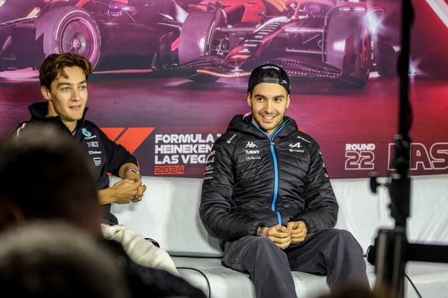 Formel 1 GP Las Vegas USA. Donnerstag, 21.11.2024 George Russell 63, Mercedes-AMG Petronas F1 Team und Esteban Ocon 31, BWT Alpine F1 Team in der Pressekonferenz; Formel 1 GP Las Vegas USA. Donnerstag, 21.11.2024 Copyright: xBEAUTIFULxSPORTS Erlhofx