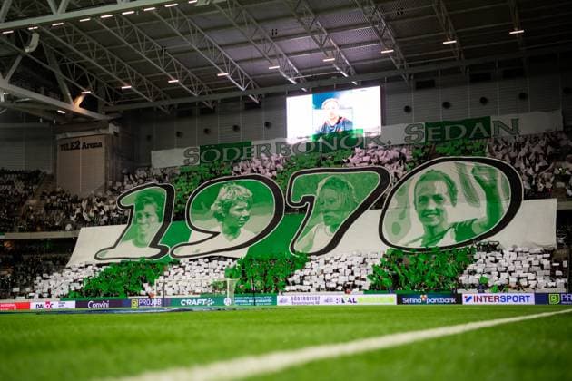 241121 Fans of Hammarby with a tifo ahead of the Women s Champions League football match between Hammarby and Manchester City on November 21, 2024 in Stockholm. Photo: Sara Damne BILDBYRAN kod SD SH0547 fotboll football soccer fotball uefa womens champions league hammarby manchester city dam bbeng publik Copyright: SARAxDAMNE BB241121SD008
