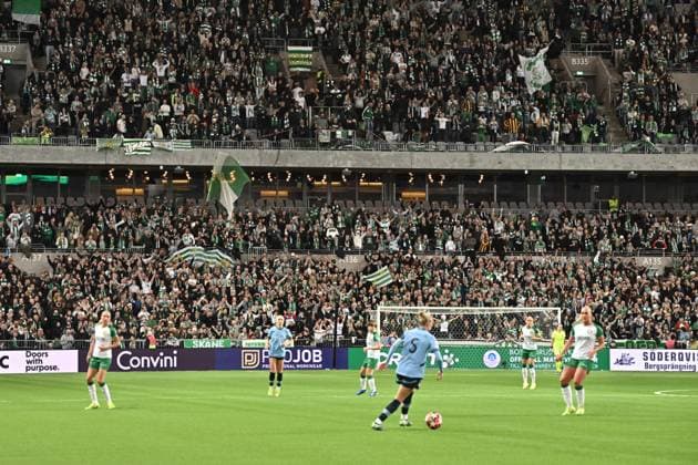 STOCKHOLM, SVERIGE 20241121 Fullsatt pa läktarna under torsdagens fotbollsmatch i damernas Champions League (grupp D) mellan Hammarby IF och Manchester City pa Tele2 Arena. STOCKHOLM SVERIGE x10090x