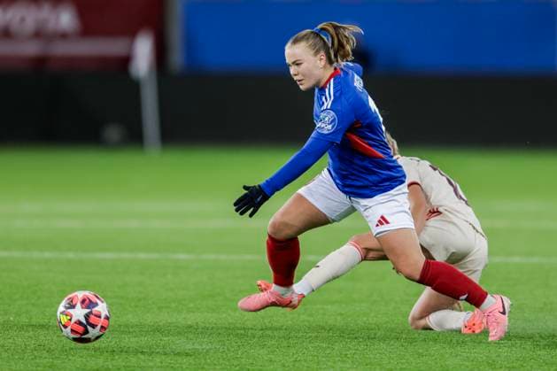 Mesterligaen soccer women, group C Valerenga Bayern Munich undefined Oslo 20241121 Valerenga s Olaug Tvedten during the group stage match in the Women s Champions League between Valerenga and Bayern Munich at the Intility Arena Photo Jonas Been Henriksen NTB Oslo Norway EDITORIAL USE ONLY RESTRICTED USE FOR BETTING COMPANIES  Copyright: xJonasxBeenxHenriksenx xNTBx