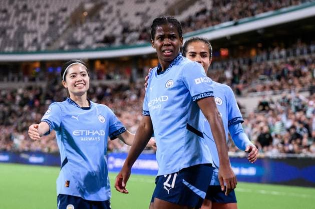 241121 Khadija Shaw of Manchester City celebrates after scoring 0-1 during the Women s Champions League football match between Hammarby and Manchester City on November 21, 2024 in Stockholm. Photo: Simon Hastegard BILDBYRAN kod SH SH0547 fotboll football soccer fotball uefa womens champions league hammarby manchester city dam bbeng jubel Copyright: SIMONxHASTEGARD BB241121SH021