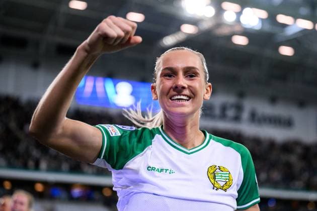 241121 Ellen Wangerheim of Hammarby celebrates after scoring the 1-1 goal during the Women s Champions League football match between Hammarby and Manchester City on November 21, 2024 in Stockholm. Photo: Simon Hastegard BILDBYRAN kod SH SH0547 fotboll football soccer fotball uefa womens champions league hammarby manchester city dam bbeng bbauto jubel Copyright: SIMONxHASTEGARD BB241121SH036