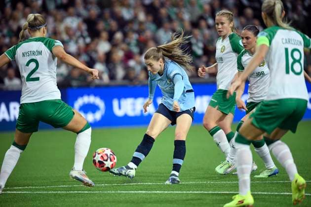 STOCKHOLM, SVERIGE 20241121 Manchesters Jessica Park mot Hammarbyspelare under torsdagens fotbollsmatch i damernas Champions League (grupp D) mellan Hammarby IF och Manchester City pa Tele2 Arena. STOCKHOLM SVERIGE x12180x