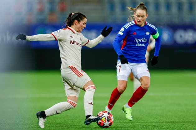 Mesterligaen football women, group C Valerenga Bayern Munich Oslo 20241121 FC Bayern M?nchen s Tuva Hansen and Valerenga s Janni Thomsen during the group stage match in the Women s Champions League between Valerenga and Bayern Munich at the Intility Arena Photo Jonas Been Henriksen NTB Oslo Norway EDITORIAL USE ONLY RESTRICTED USE FOR BETTING COMPANIES  Copyright: xJonasxBeenxHenriksenx xNTBx