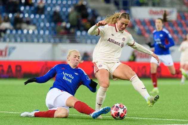 Klara Buehl (17 FC Bayern Munich) and Sara Horte (2 Valerenga) during the UEFA Womens Champions League group stage match between Valerenga and FC Bayern Munich at Intility Arena in Oslo, Norway. (Sven Beyrich SPP) Copyright: xSvenxBeyrich SPPx spp-en-SvBe-20241121-D4S_2783