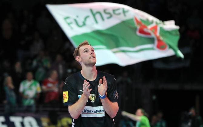 Sport Bilder des Tages Mathias Gidsel, Füchse Mannschaft jubelt nach Spielende Freude Emotion Jubel Handball CL Championsleague Champions League Herren Saison 2024 2025 21.11.2024 Füchse Berlin vs. Dynamo Bukarest Dinamo Bucuresti