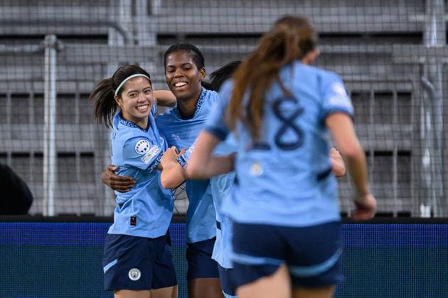 Sport Bilder des Tages 241121 Yui Hasegawa and Khadija Shaw of Manchester City celebrate the 1-2 goal during the Women s Champions League football match between Hammarby and Manchester City on November 21, 2024 in Stockholm. Photo: Simon Hastegard BILDBYRAN kod SH SH0547 fotboll football soccer fotball uefa womens champions league hammarby manchester city dam bbeng jubel Copyright: SIMONxHASTEGARD BB241121SH045