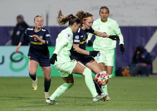 WOMEN SOCCER - UEFA CL, St.Poelten vs Barcelona VIENNA,AUSTRIA,21.NOV.24 - WOMEN SOCCER - UEFA Women s Champions League, group stage, SKN Sankt Poelten vs FC Barcelona, Barca Image shows Jana Fernandez (Barcelona) and Melanie Brunnthaler (St.Poelten).  GEPAxpictures xWalterxLuger