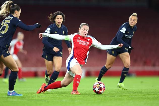 Arsenal v Juventus Women 21 November 2024, London - UEFA Women™s Champions League Football - Arsenal v Juventus Women - Kim Little of Arsenal - Photo: Charlotte Wilson Offside. London UK Copyright: xCharlottexWilsonx xOffsidexOffside