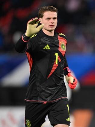 VALENCIENNES - Germany U21, U 21 goalkeeper Jonas Urbig during the friendly Interland match between France U21 and Germany U21 at Stade du Hainaut on Nov. 19, 2024 in Valenciennes, France. ANP Hollandse Hoogte International Friendly, Länderspiel, Nationalmannschaft 2024 25 xVIxANPxSportx xGerritxvanxKeulenxIVx 513968585 originalFilename: 513968585.jpg