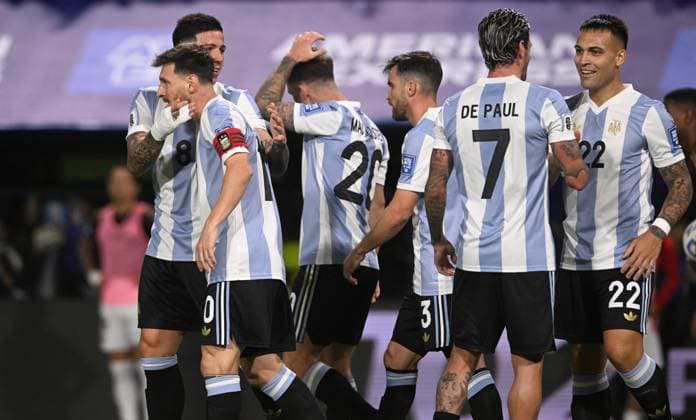 Sport Themen der Woche KW47 BUENOS AIRES, ARGENTINA - NOVEMBER 19: Lautaro Martinez celebrates with Lionel Messi after scoring a goal during the South American FIFA World Cup, WM, Weltmeisterschaft, Fussball 2026 Qualifier match between Argentina and Peru at Estadio Alberto J. Armando on November 19, 2024 in Buenos Aires, Argentina. Photo D.Halisz SFSI Argentina v Peru - FIFA World Cup 2026 Qualifier Copyright: xx