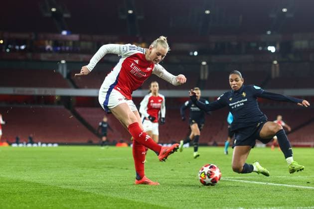 Arsenal v Juventus Women 21 November 2024, London - UEFA Women™s Champions League Football - Arsenal v Juventus Women - Stina Blackstenius of Arsenal - Photo: Charlotte Wilson Offside. London UK Copyright: xCharlottexWilsonx xOffsidexOffside