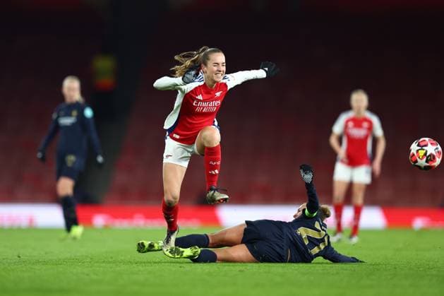 Arsenal v Juventus Women 21 November 2024, London - UEFA Women™s Champions League Football - Arsenal v Juventus Women - Lia Walti of Arsenal jumps to avoid a tackle from Arianna Caruso of Juventus - Photo: Charlotte Wilson Offside. London UK Copyright: xCharlottexWilsonx xOffsidexOffside