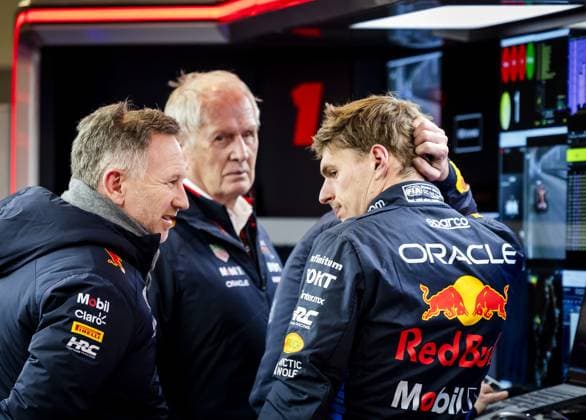 LAS VEGAS - Christian Horner (Red Bull Racing), Helmut Marko (Red Bull Racing) and Max Verstappen (Red Bull Racing) in conversation after the 2nd free practice for the Las Vegas Grand Prix. ANP SEM VAN DER WAL xVIxANPxSportx xxANPxIVx 513991093 originalFilename: 513991093.jpg