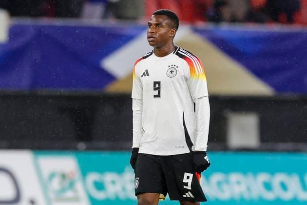 Youssoufa Moukoko (Germany) schaut enttaeuscht, International Friendly, Länderspiel, Nationalmannschaft France U21, U 21 v Germany U21, Stade du Hainaut am 19. November 2024 in Valenciennes, Frankreich. (Foto von Marco Steinbrenner DeFodi Images) Youssoufa Moukoko (Germany) looks dejected, International Friendly, France U21 v Germany U21, Stade du Hainaut, November 19, 2024 in Valenciennes, France. (Photo by Marco Steinbrenner DeFodi Images) Defodi-700_fra_ger_20241119_177