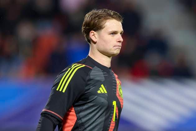 Torhueter Jonas Urbig (Germany) schaut, International Friendly, Länderspiel, Nationalmannschaft France U21, U 21 v Germany U21, Stade du Hainaut am 19. November 2024 in Valenciennes, Frankreich. (Foto von Marco Steinbrenner DeFodi Images) Torhueter Jonas Urbig (Germany) looks on, International Friendly, France U21 v Germany U21, Stade du Hainaut, November 19, 2024 in Valenciennes, France. (Photo by Marco Steinbrenner DeFodi Images) Defodi-700_fra_ger_20241119_232