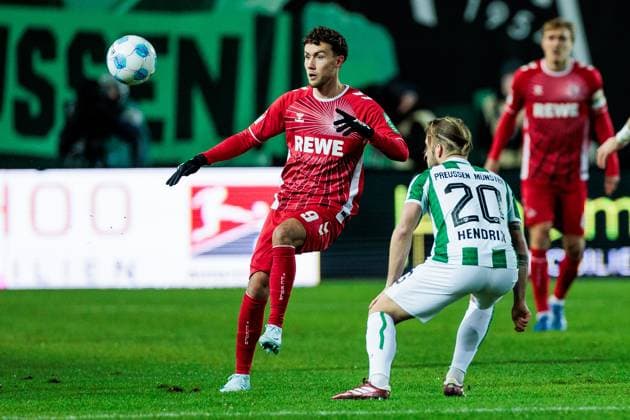 2. Fussball Bundesliga, Preußen Münster - 1. FC Köln; 22.11.2024 Zweikampf Luca Waldschmidt (1. FC Köln, 9), Jorrit Hendrix (Preußen Münster, 20) 2. Fussball Bundesliga, Preußen Münster - 1. FC Köln, Münster, Preussenstadion am 22.11.2024 DFL REGULATIONS PROHIBIT ANY USE OF PHOTOGRAPHS AS IMAGE SEQUENCES AND OR QUASI-VIDEO.