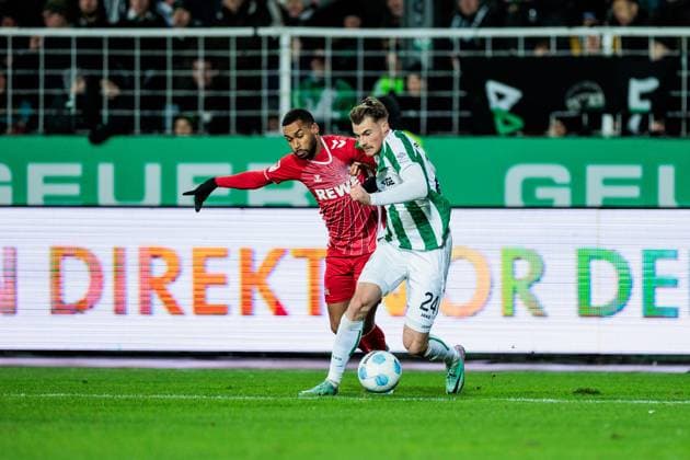 2. Fussball Bundesliga, Preußen Münster - 1. FC Köln; 22.11.2024 Zweikampf Linton Maina (1. FC Köln, 37)ü, Niko Koulis (Preußen Münster, 24) 2. Fussball Bundesliga, Preußen Münster - 1. FC Köln, Münster, Preussenstadion am 22.11.2024 DFL REGULATIONS PROHIBIT ANY USE OF PHOTOGRAPHS AS IMAGE SEQUENCES AND OR QUASI-VIDEO.