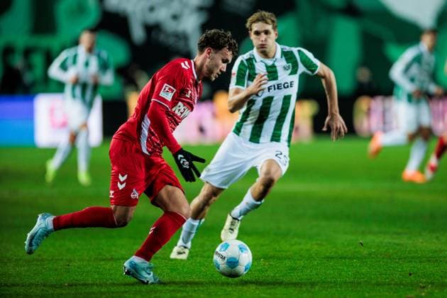2. Fussball Bundesliga, Preußen Münster - 1. FC Köln; 22.11.2024 Zweikampf Luca Waldschmidt (1. FC Köln, 9), Luca Bolay (Preußen Münster, 25) 2. Fussball Bundesliga, Preußen Münster - 1. FC Köln, Münster, Preussenstadion am 22.11.2024 DFL REGULATIONS PROHIBIT ANY USE OF PHOTOGRAPHS AS IMAGE SEQUENCES AND OR QUASI-VIDEO.