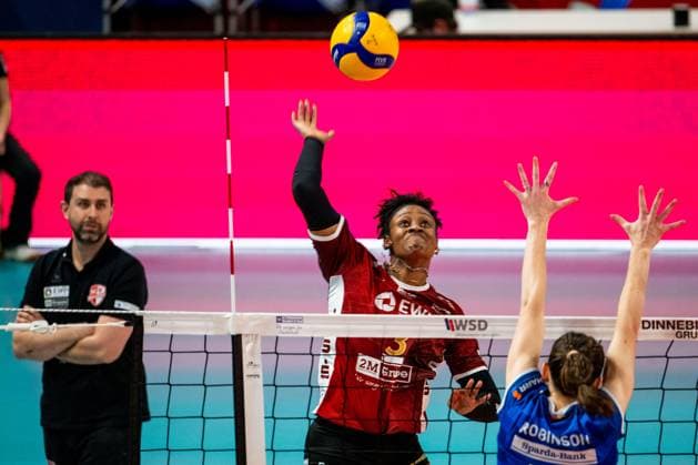 22.11.2024, Volleyball, Frauen, DVV Pokal, Saison 2024 2025, SC Potsdam-Allianz MTV Stuttgart Im Bild: v.l. Danielle Harbin (SC Potsdam),Madelyn Robinson (Allianz MTV Stuttgart) Potsdam MBS Arena Potsdam Brandenburg Deutschland