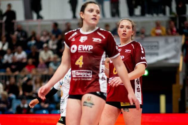 22.11.2024, Volleyball, Frauen, DVV Pokal, Saison 2024 2025, SC Potsdam-Allianz MTV Stuttgart Im Bild: v.l. Jenna Ewert (SC Potsdam),Eleanor Holthaus (SC Potsdam) Potsdam MBS Arena Potsdam Brandenburg Deutschland
