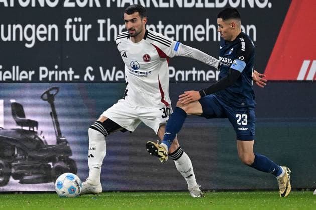 Paderborn, Home Deluxe Arena, 22.11.24, GER, Herren, 2.Bundesliga, Saison 2024-2025, SC Paderborn 07 - 1.FC Nuernberg Bild: v.li. im Zweikampf Mahir EMRELI (Nürnberg) und Raphael OBERMAIR (Paderborn) Only for editorial use! DFL regulations prohibit any use of photographs as image sequences and or quasi-video. NRW Deutschland
