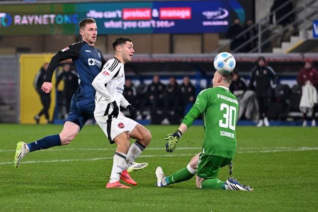 Paderborn, Home Deluxe Arena, 22.11.24, GER, Herren, 2.Bundesliga, Saison 2024-2025, SC Paderborn 07 - 1.FC Nuernberg Bild: Stefanos TZIMAS (Nuernberg) macht das Tor zum 1:2 Only for editorial use! DFL regulations prohibit any use of photographs as image sequences and or quasi-video. NRW Deutschland
