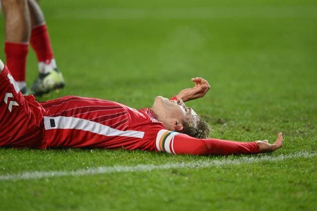 Verletzung Timo Hübers (1.FC Koeln) 22.11.2024, Fussball 2. Bundesliga, 13. Spieltag, Saison 2024 2025 Preußen Münster - 1. FC Köln Muenster Preussenstadion Nordrhein Westfalen Deutschland