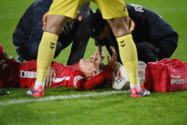 Sport Bilder des Tages Verletzung, Timo Hübers (1.FC Koeln) muss behandelt werden und scheidet aus 22.11.2024, Fussball 2. Bundesliga, 13. Spieltag, Saison 2024 2025 Preußen Münster - 1. FC Köln Muenster Preussenstadion Nordrhein Westfalen Deutschland