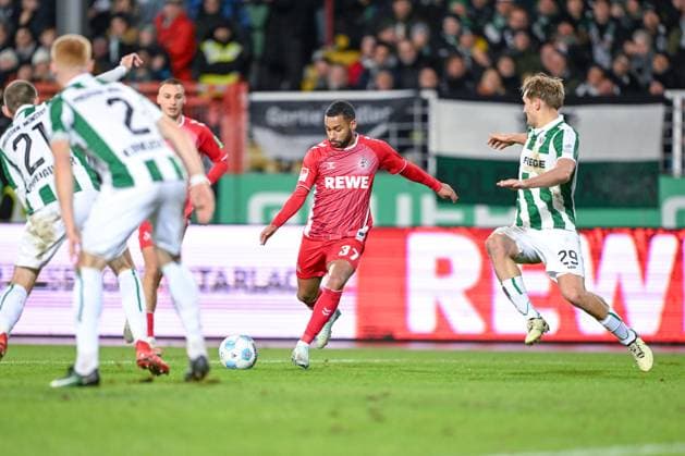 22.11.2024, Fussball, 2. Bundesliga, 13. Spieltag Saison 2024 2025, Preußen Münster - 1.FC Köln, Linton Maina (1. FC Köln) (l), Lukas Frenkert (Preußen Münster) (r) xRHR-FOTO TKx