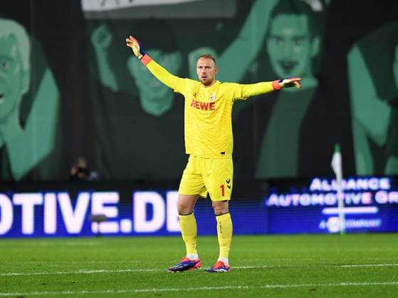 Torwart Marvin Schwaebe (1. FC Koeln) gestikuliert, gestik waehrend des Spiels der 2. Bundesliga zwischen Preußen Münster und 1. FC Köln im Preußenstadion am 22. November 2024 in Münster, Deutschland. (Foto von Ralf Treese DeFodi Images) +++ Torwart Marvin Schwaebe (1. FC Koeln) gestures during the 2. Bundesliga match between Preußen Münster and 1. FC Köln at Preußenstadion on November 22, 2024 in Münster, Germany. (Photo by Ralf Treese DeFodi Images) DFB DFL REGULATIONS PROHIBIT ANY USE OF PHOTOGRAPHS AS IMAGE SEQUENCES AND OR QUASI-VIDEO. Defodi-521_SCPKOE20241122_026