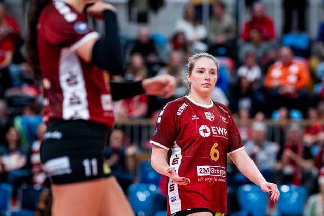 22.11.2024, Volleyball, Frauen, DVV Pokal, Saison 2024 2025, SC Potsdam-Allianz MTV Stuttgart Im Bild: v.l. Eleanor Holthaus (SC Potsdam) Potsdam MBS Arena Potsdam Brandenburg Deutschland
