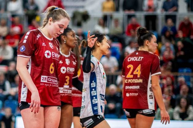 22.11.2024, Volleyball, Frauen, DVV Pokal, Saison 2024 2025, SC Potsdam-Allianz MTV Stuttgart Im Bild: v.l. Eleanor Holthaus (SC Potsdam) Potsdam MBS Arena Potsdam Brandenburg Deutschland