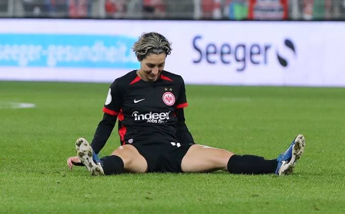 Sara Doorsoun enttäuscht nach Zweikampf Enttäuschung Fußball Fussball Frauen Damen DFB Pokal Achtelfinale Saison 2024 2025 22.11.2024 1.FC Union Berlin vs. SG Eintracht Frankfurt SGE DFL regulations prohibit any use of photographs as image sequences and or quasi-video