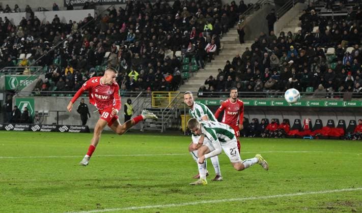 Tim Lemperle (1.FC Koeln), li., erzielt mit diesem Kopfball das Tor zum 0:1 22.11.2024, Fussball 2. Bundesliga, 13. Spieltag, Saison 2024 2025 Preußen Münster - 1. FC Köln Muenster Preussenstadion Nordrhein Westfalen Deutschland