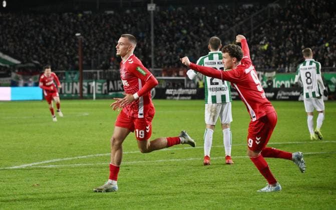 Jubel 0:1 Tim Lemperle (1.FC Koeln), Luca Waldschmidt (1.FC Koeln), v.li. 22.11.2024, Fussball 2. Bundesliga, 13. Spieltag, Saison 2024 2025 Preußen Münster - 1. FC Köln Muenster Preussenstadion Nordrhein Westfalen Deutschland