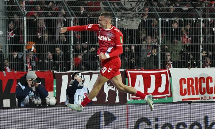 Jubelsprung Tim Lemperle (1.FC Koeln) 0:1 22.11.2024, Fussball 2. Bundesliga, 13. Spieltag, Saison 2024 2025 Preußen Münster - 1. FC Köln Muenster Preussenstadion Nordrhein Westfalen Deutschland
