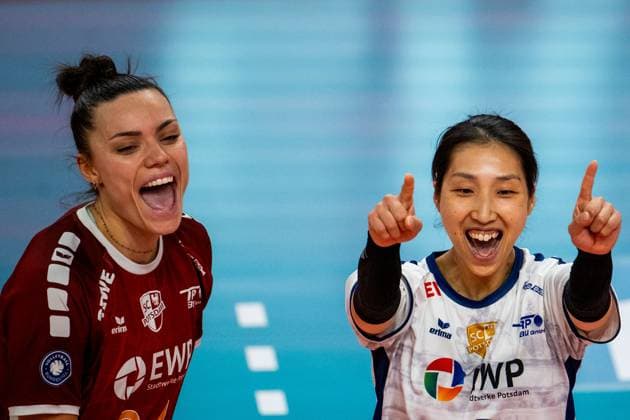 22.11.2024, Volleyball, Frauen, DVV Pokal, Saison 2024 2025, SC Potsdam-Allianz MTV Stuttgart Im Bild: v.l. Jade Cholet (SC Potsdam),Yurika Bamba (SC Potsdam) Potsdam MBS Arena Potsdam Brandenburg Deutschland