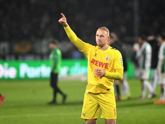 Torwart Marvin Schwaebe (1. FC Koeln) gestikuliert, gestik waehrend des Spiels der 2. Bundesliga zwischen Preußen Münster und 1. FC Köln im Preußenstadion am 22. November 2024 in Münster, Deutschland. (Foto von Ralf Treese DeFodi Images) +++ Torwart Marvin Schwaebe (1. FC Koeln) gestures during the 2. Bundesliga match between Preußen Münster and 1. FC Köln at Preußenstadion on November 22, 2024 in Münster, Germany. (Photo by Ralf Treese DeFodi Images) DFB DFL REGULATIONS PROHIBIT ANY USE OF PHOTOGRAPHS AS IMAGE SEQUENCES AND OR QUASI-VIDEO. Defodi-521_SCPKOE20241122_047