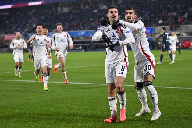 Paderborn, Home Deluxe Arena, 22.11.24, GER, Herren, 2.Bundesliga, Saison 2024-2025, SC Paderborn 07 - 1.FC Nuernberg Bild: Stefanos TZIMAS (Nuernberg) jubelt nach seinem Tor zum 1:2 Only for editorial use! DFL regulations prohibit any use of photographs as image sequences and or quasi-video. NRW Deutschland
