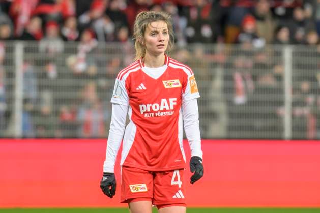 GER, Berlin, Fussball, Frauen, DFB Pokal Achtelfinale, 1. FC Union Berlin vs Eintracht Frankfurt - Bundesliga, Fussball, DFB, Spielzeit 2024 2025, Alte Foersterei, im Bild v.l. : Marie Becker (Union Berlin, 04), DFB DFL REGULATIONS PROHIBIT ANY USE OF PHOTOGRAPHS AS IMAGE SEQUENCES AND OR QUASI-VIDEO, 22.11.2024, Copyright: HMBxMedia UwexKoch