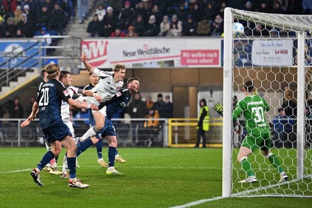 Paderborn, Home Deluxe Arena, 22.11.24, GER, Herren, 2.Bundesliga, Saison 2024-2025, SC Paderborn 07 - 1.FC Nuernberg Bild: Torchance Nick SEIDEL (Nuernberg) trifft die Latte Only for editorial use! DFL regulations prohibit any use of photographs as image sequences and or quasi-video. NRW Deutschland
