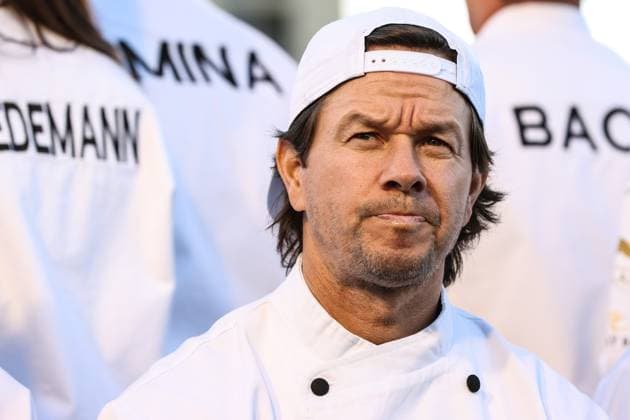 Formula 1 2024: F1 Las Vegas Grand Prix - Bellagio Fountain Club NOV 22 November 22, 2024: Actor Mark Wahlberg joined over a dozen legendary culinary talents for a photo during the Bellagio Fountain Club open house during the F1 Las Vegas Grand Prix Fan Experience in Las Vegas, NV. Christopher Trim CSM. (Credit Image: Â Christopher Trim Cal Media) Las Vegas Nevada United States of America EDITORIAL USE ONLY Copyright: xx ZUMA-20241122_zma_c04_118.jpg ChristopherxTrimx csmphotothree323317