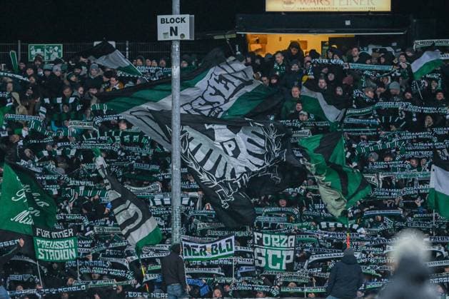 2. Bundesliga - SC Preußen Münster - 1. FC Köln am 22.11.2024 im Preußenstadion in Münster Fans des SC Preußen Münster