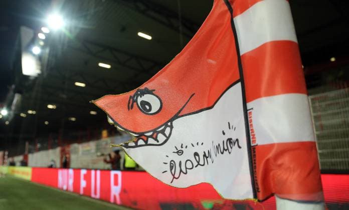 Eckfahne Uniondesign Feature Symbolbild Fußball Fussball Frauen Damen DFB Pokal Achtelfinale Saison 2024 2025 22.11.2024 1.FC Union Berlin vs. SG Eintracht Frankfurt SGE DFL regulations prohibit any use of photographs as image sequences and or quasi-video