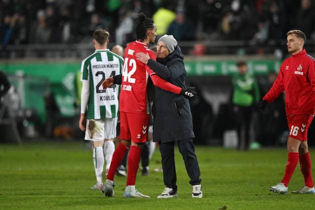 Trainer Gerhard Struber (1.FC Koeln) nach dem Spiel mit Damion Downs (1.FC Koeln) 22.11.2024, Fussball 2. Bundesliga, 13. Spieltag, Saison 2024 2025 Preußen Münster - 1. FC Köln 0:1 Muenster Preussenstadion Nordrhein Westfalen Deutschland