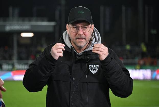Trainer Sascha Hildmann (Preußen Münster) 22.11.2024, Fussball 2. Bundesliga, 13. Spieltag, Saison 2024 2025 Preußen Münster - 1. FC Köln 0:1 Muenster Preussenstadion Nordrhein Westfalen Deutschland