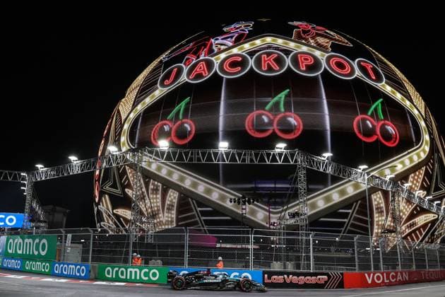 November 22, 2024: Mercedes-AMG Petronas F1 Team driver George Russell (63) drives past the sphere during qualifying at the F1 Las Vegas Grand Prix in Las Vegas, NV. CSM. Las Vegas United States of America - ZUMAc04_ 20241122_zma_c04_321 Copyright: xChristopherxTrimx