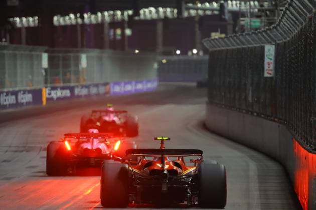 FORMULA 1 HEINEKEN SILVER LAS VEGAS GRAND PRIX 2024 22.11.2024, Las Vegas Street Circuit, Las Vegas, FORMULA 1 HEINEKEN SILVER LAS VEGAS GRAND PRIX 2024 ,im Bild Carlos Sainz Jr. (ESP), Scuderia Ferrari HP, Esteban Ocon (FRA), Alpine F1 Team, Pierre Gasly (FRA)